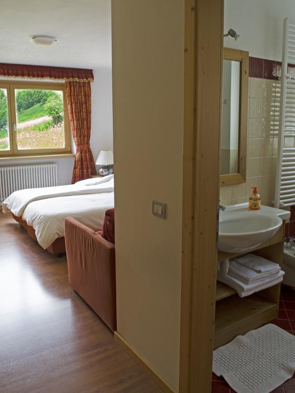 Baita Scaia Bed & Breakfast Cogolo Oda fotoğraf