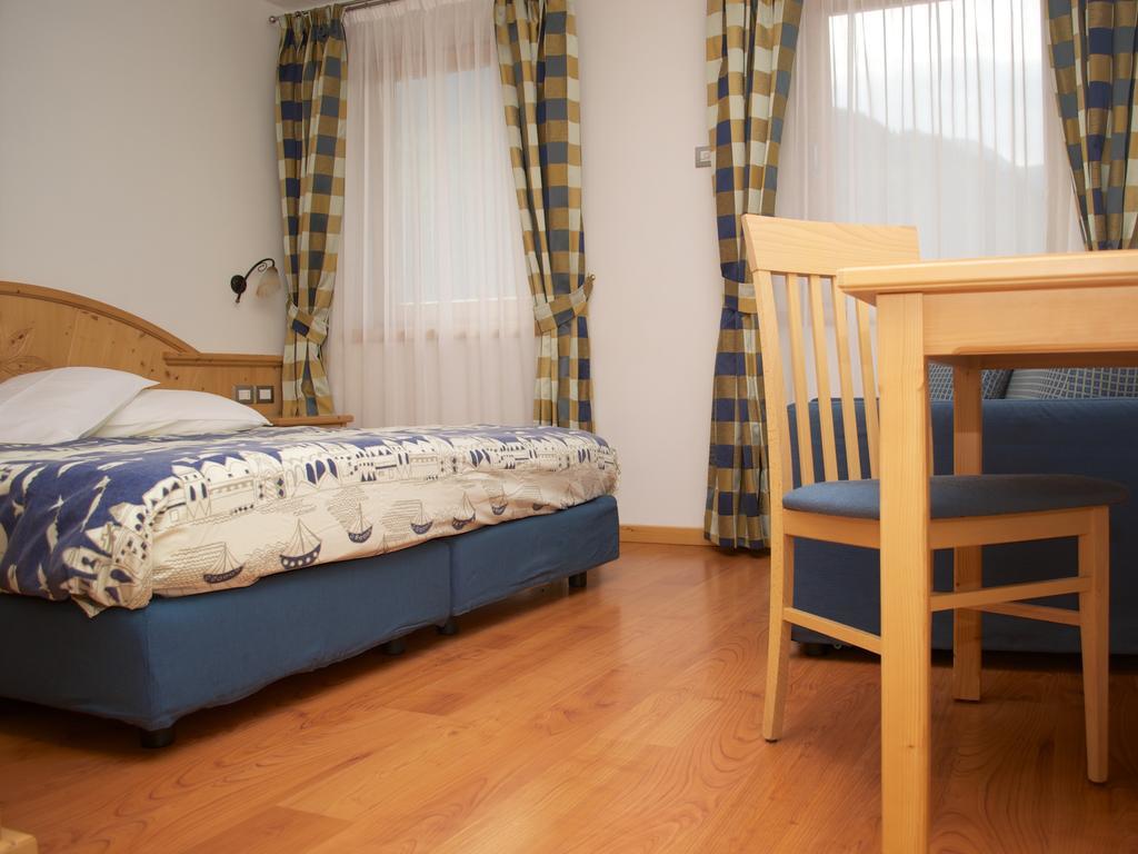 Baita Scaia Bed & Breakfast Cogolo Oda fotoğraf